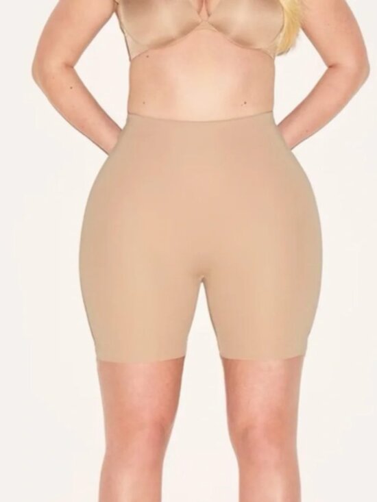 SKIMS Other - SKIMS Body Hip Shaping Mid Thigh Shorts Womens XS Clay Compression Padded NEW